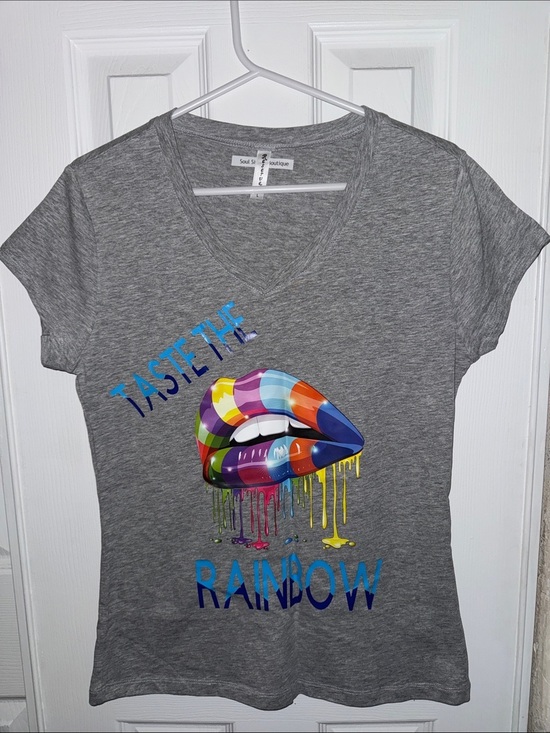 Reserved Tops - Gray V-Neck Tee with Colorful Rainbow Lips Graphic